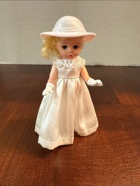 2002 McDonalds Madame Alexander Memories of a Lifetime Bride Doll Happy Meal Toy